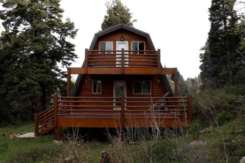 . Cozy Secluded Log Cabin with Scenic Mountain Views near Park City, Utah