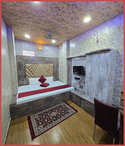 KASHIKAA - G HOUSE ! Comfoortable & Affordeble Stay In the Heart of Varanasi - Near The Holy Kashi Vishwanath Temple !