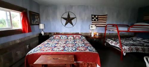 Secluded Cottage on East Ash Creek near Fort Robinson State Park, Nebraska in เชดรอน (เนแบรสกา)