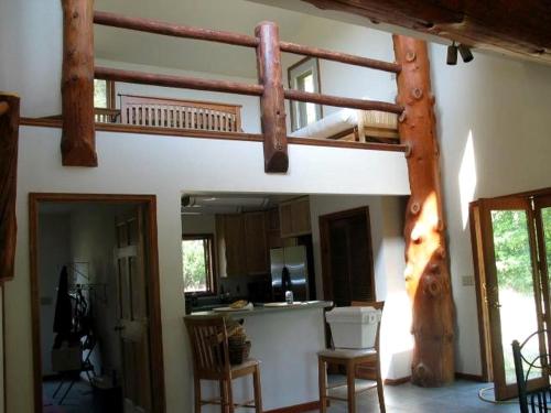 Riverside Cabin with Rare Claw-Foot Bathtub, Montana in Kaskada (MT)