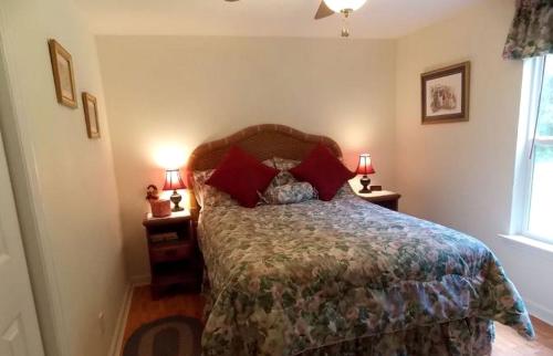 Secluded Cottage Rental Hidden in the Woods near Tallahassee, Florida in Wakulla Springs (FL)