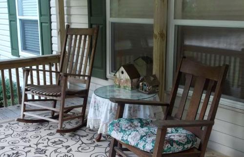 Secluded Cottage Rental Hidden in the Woods near Tallahassee, Florida in Wakulla Springs (FL)