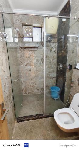 Hotel Basera Vrindavan, Jāmb (foto 6)