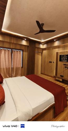 Hotel Basera Vrindavan, Jāmb (foto 7)