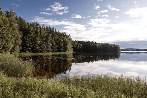 Rustic Off-Grid Farmhouse on Private Island with Sauna near Lake Tarjanne, Pohjaslahti, Finland in Pohjaslahti