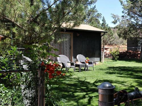 Couples' Studio Cabin Rental with Great Hiking near Red Rock Crossing, Arizona, Sedona