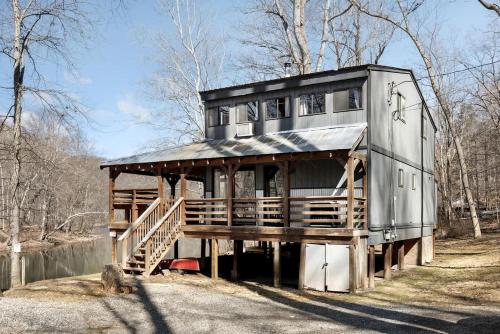 Radiant Riverfront Cabin Sanctuary near Cacapon River in West Virginia