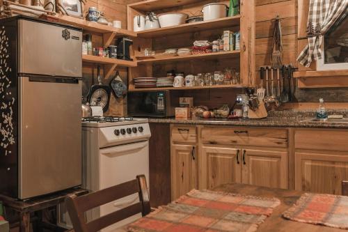 Cozy Log Cabin with an Indoor Fireplace Located on 70 Forested Acres in Leicester, Vermont in Brendona (VT)