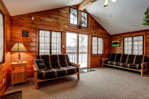 Stunning Cabin Getaway Surrounded by Towering Pine Trees in Walker, Minnesota in Walker (MN)