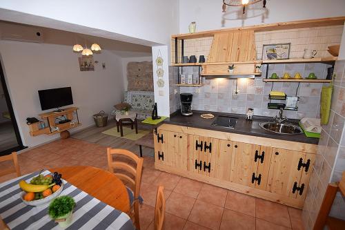  Apartment Nika, Pension in Šegotići