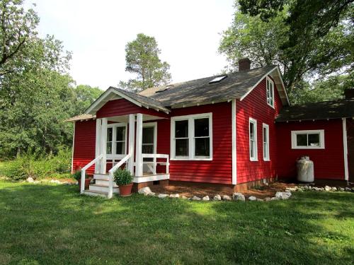 Serene Countryside Cottage Rental with Screened Porch near Charlottesville, Virginia in Gordonsville (Virginia)