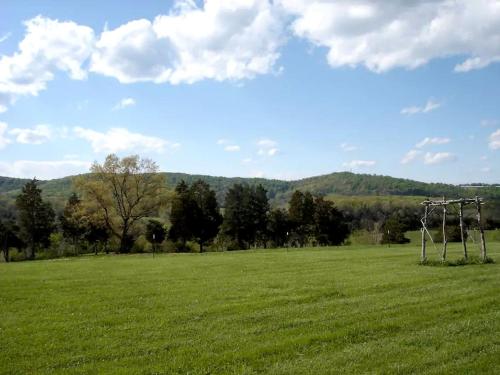 Spacious Modular Rental on Huge Horse and Cattle Farm near Charlottesville, Virginia in กอร์ดอนวิลล์ (VA)