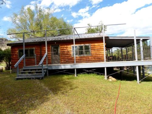 Spacious and Open Cabin Rental on Stillwater River near Billings, Montana in 哥倫布