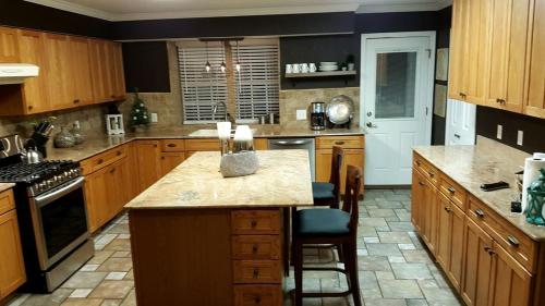 Beautiful Waterfront Cottage Rental with a Pool near New Orleans, Louisiana in Slidell