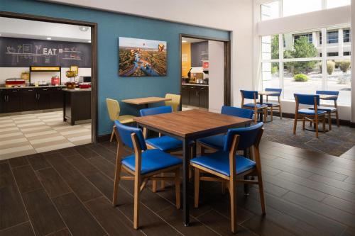 Ételek és italok, Hampton Inn & Suites Albuquerque North/I-25 near La Luz Trail