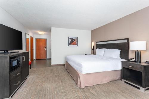 Hampton Inn Akron-South - image 12