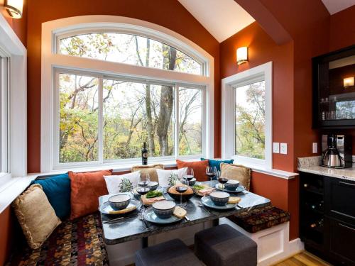 Exquisite Sunny Cabin Rental with a Hot Tub in Front Royal, Virginia in Front Royal (VA)