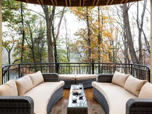 Exquisite Sunny Cabin Rental with a Hot Tub in Front Royal, Virginia in Front Royal (VA)