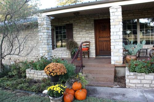 Peaceful Cottage on Farm in Idyllic Countryside near Fort Worth, Texas