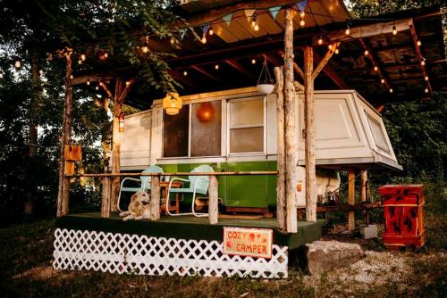 . Vintage Camper Rental Ideal for Glamping in Missouri, MO