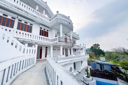 Entrada, RedDoorz Near Gunung Salak in Taman Sari