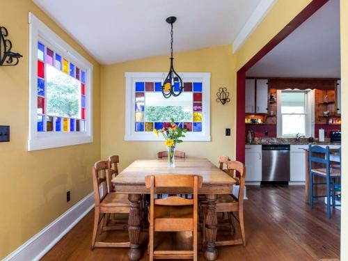 Breathtaking Cottage Rental on 100 Acres on the Shenandoah River, Virginia in Front Royal (VA)