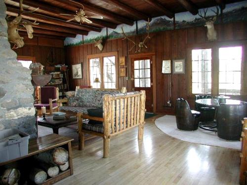 Group Vacation Rental for Family and Corporate Getaways near Glacier National Park, Montana in حديقة إيست علاسيير_مونتانا