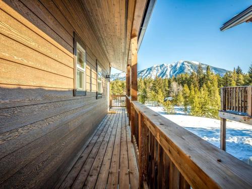Lovely Family Cabin Rental for an Outdoor Getaway near Whitefish, Montana in เวสต์ กลาเซียร์(MT)