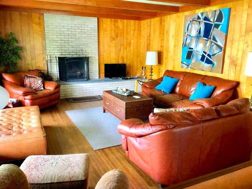 Peaceful Private Cabin on Crystal Lake near Elk Mountain, Pennsylvania, Dundaff