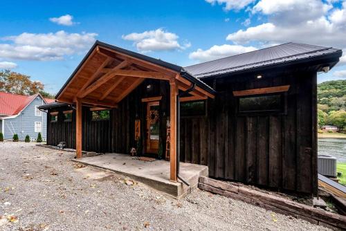 . Family Fun by the River: Unmatched Cabin Experience in Pennsylvania