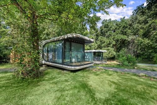 . Futuristic Pod Glamping Retreat with Pond Views in South Carolina