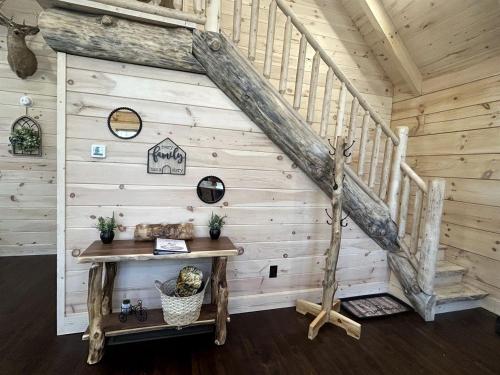Charming Cabin with Hot-tub and Stunning Views in Campbellsville, Kentucky in Campbellsville