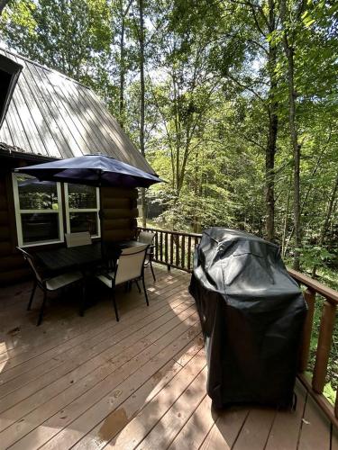 Charming Cabin with Hot-tub and Stunning Views in Campbellsville, Kentucky in 坎貝爾斯威爾
