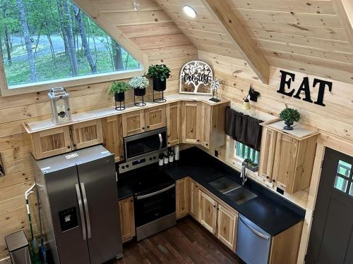 Incredible Cabin with Fireplace and Hot-tub in Campbellsville, Kentucky in 坎貝爾斯威爾