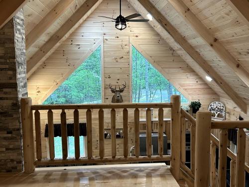 Incredible Cabin with Fireplace and Hot-tub in Campbellsville, Kentucky in 坎貝爾斯威爾