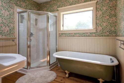 Secluded Cottage Rental with a Fireplace in Greenville, New York in Greenville Center (NY)
