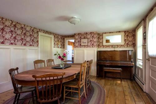 Secluded Cottage Rental with a Fireplace in Greenville, New York in Greenville Center (NY)
