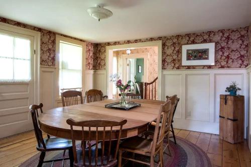 Secluded Cottage Rental with a Fireplace in Greenville, New York in Greenville Center (NY)