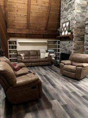 Unique A-Frame Cabin Rental on a Farm in Mount Juliet near Nashville, Tennessee in Lavergne (TN)