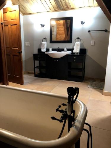 Unique A-Frame Cabin Rental on a Farm in Mount Juliet near Nashville, Tennessee in Lavergne (TN)