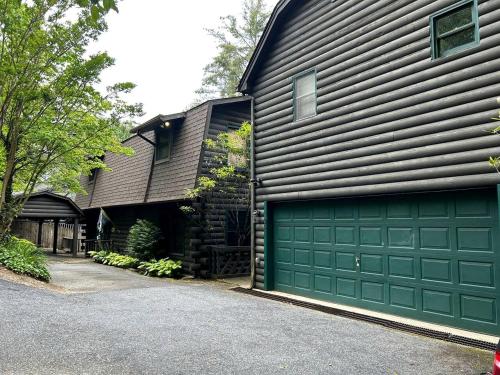 Enchanting Cabin with Breathtaking Sunset and Lake Views in North Carolina, Glenville