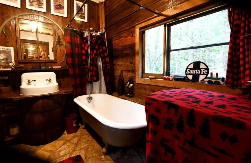 Sleep in Authentic Railcar Rental for Unique Experience near Fort Worth, Glen Rose (Foto 10)