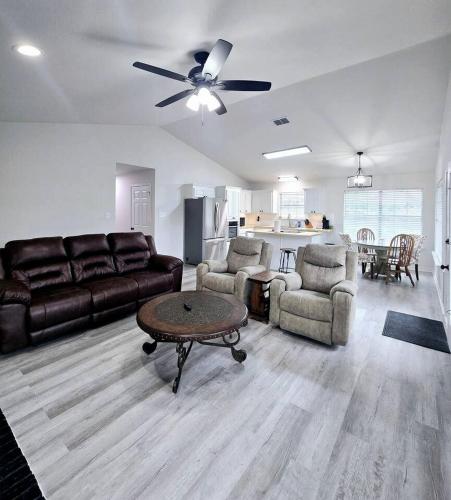 Modern Vacation Rental near Lake Fork for a Fantastic Family Getaway in Texas in Yantis (TX)
