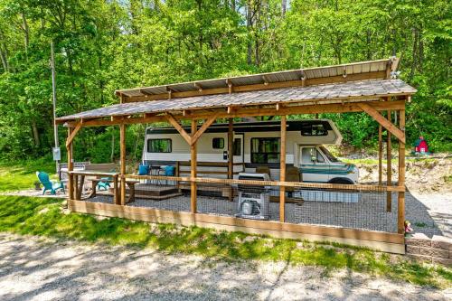 . Gorgeous Caravan Glamping Escape for Four in Dover, Ohio