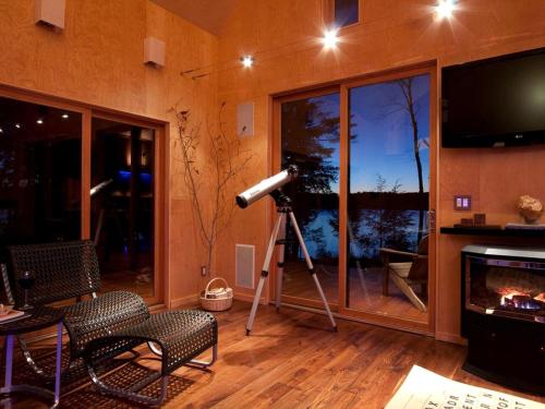 Unique Cottage Rental with Sublime Views Nestled on Damariscotta Lake in Maine in Jefferson (ME)