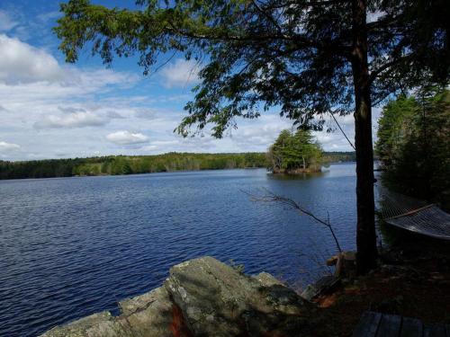 Unique Cottage Rental with Sublime Views Nestled on Damariscotta Lake in Maine in Jefferson (ME)