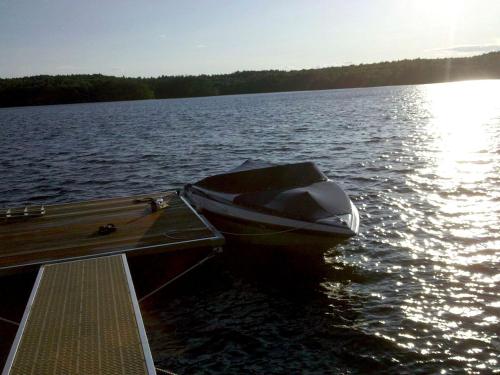 Unique Cottage Rental with Sublime Views Nestled on Damariscotta Lake in Maine in Jefferson (ME)