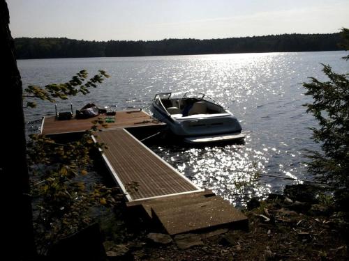 Unique Cottage Rental with Sublime Views Nestled on Damariscotta Lake in Maine in Jefferson (ME)