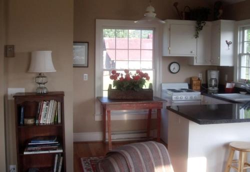 Two-Bedroom, One Bathroom Cottage on 250-Acre Cattle Farm for Getaway near Richmond, Virginia in Scottsville (VA)