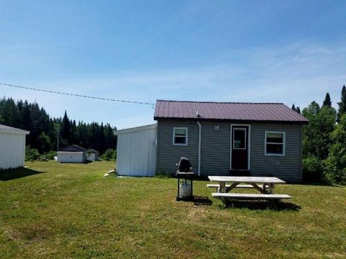 Family Cabin in Stewartstown for a New Hampshire Weekend Getaway in Colebrook (NH)